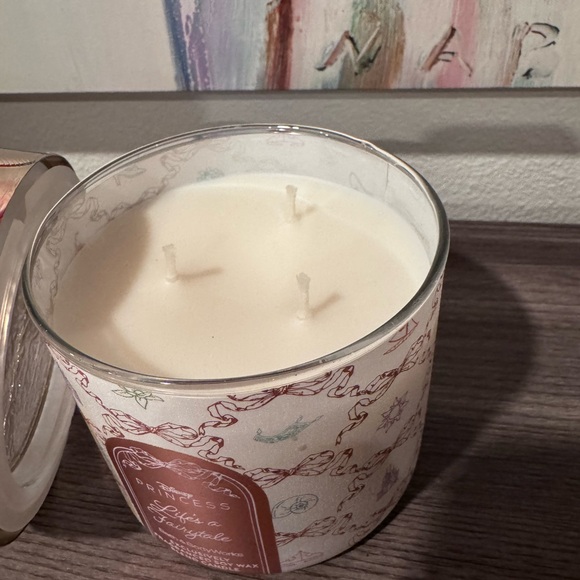 Life’s A Fairytale Candle Bath and Body Works - Picture 3 of 4